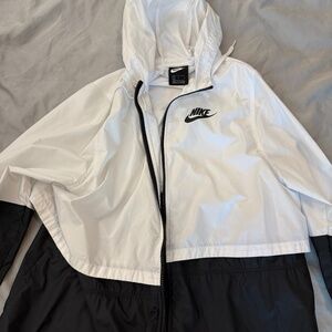 Nike women’s windbreaker jacket
